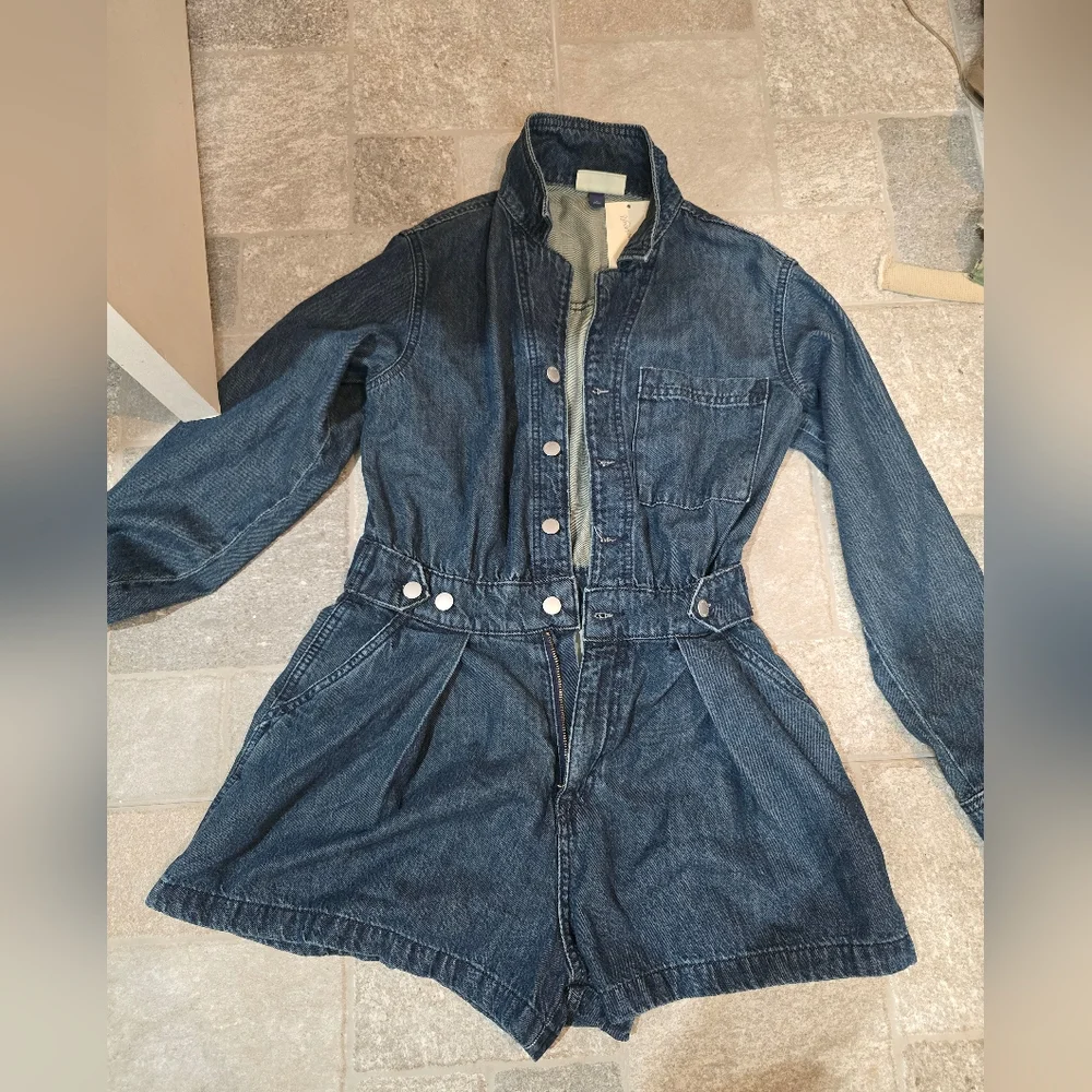 NWT Denim Blue Women's Jean Romper Size 6 Small Medium Button Up Cinch Waist - Picture 3 of 7